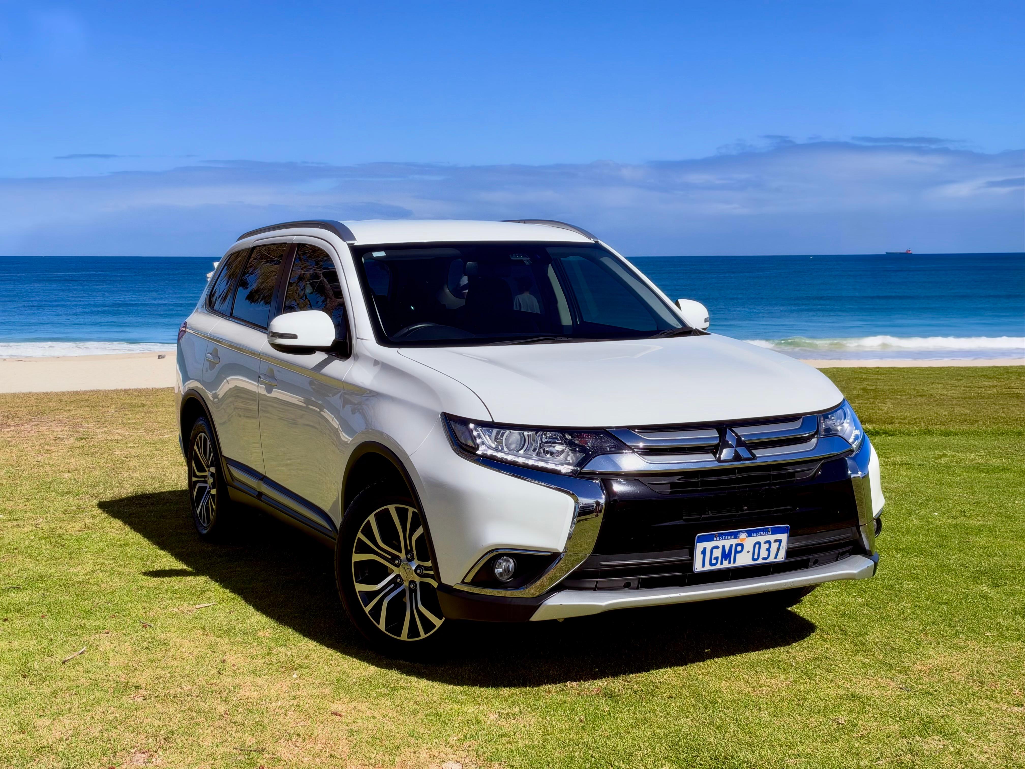 Mitsubishi OUTLANDER 2018 in Scarborough