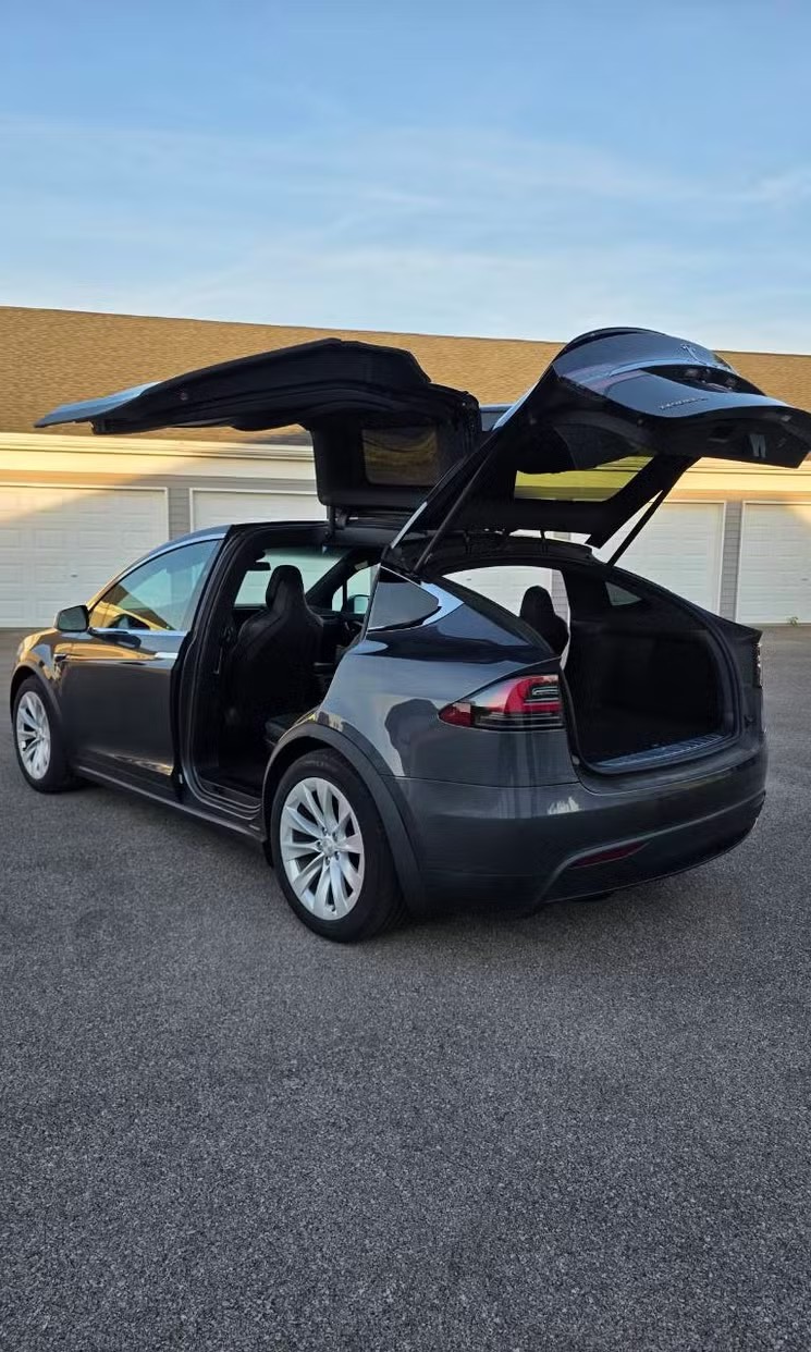 Tesla Model X 2017 in Elyria, OH