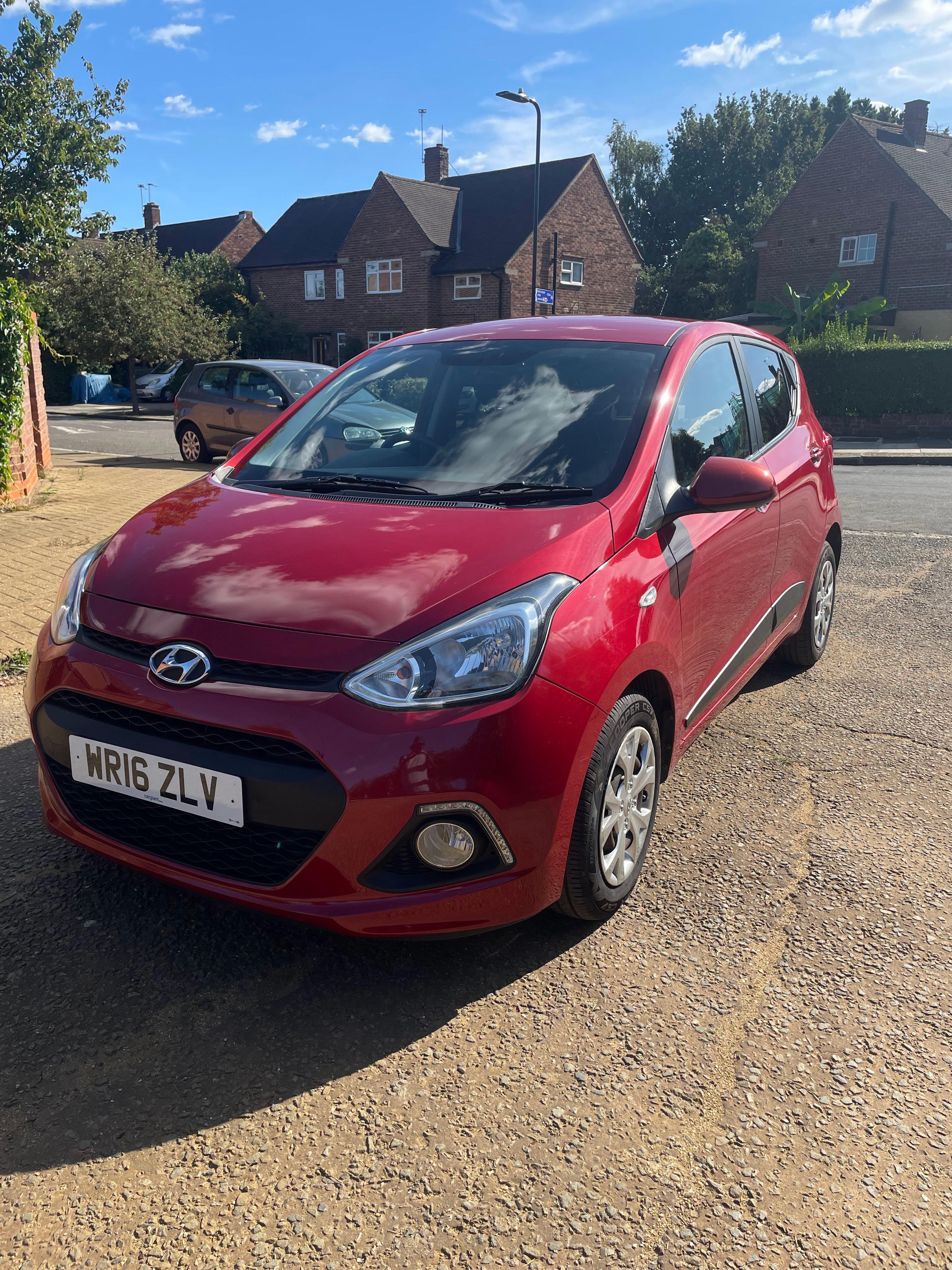 Hyundai i10 2016 in Wokingham