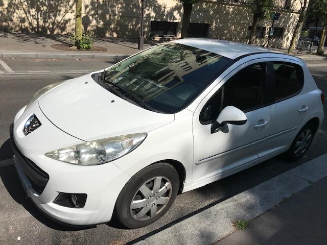 Peugeot 207+ 2013 à Paris