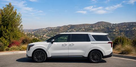 Kia Carnival Hybrid 2026