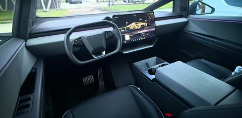 Tesla Cybertruck 2025