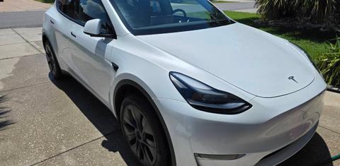 Tesla Model Y 2025
