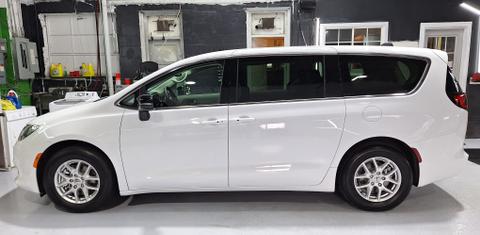 Chrysler Grand Caravan 2024