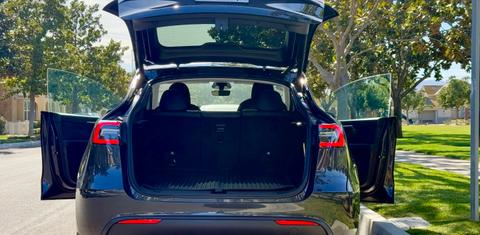 Tesla Model Y 2025