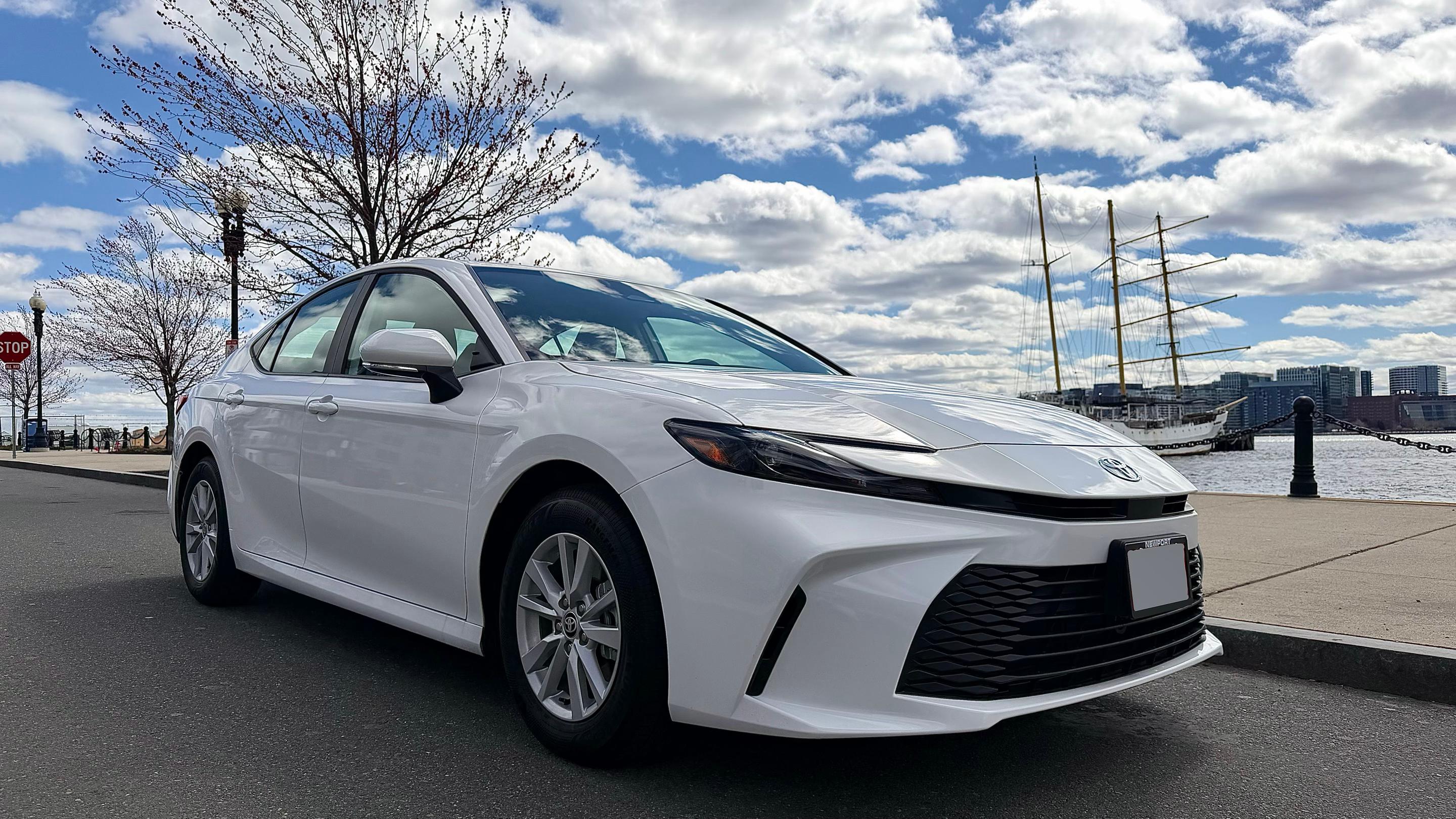 Toyota Camry Hybrid 2026 in 