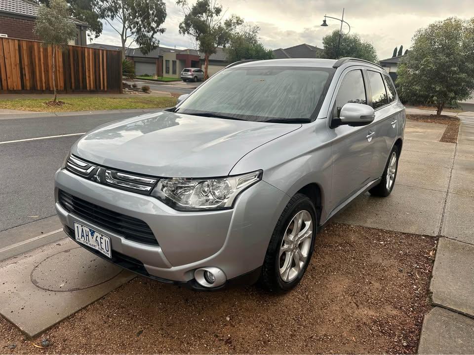 Mitsubishi OUTLANDER 2013 in 