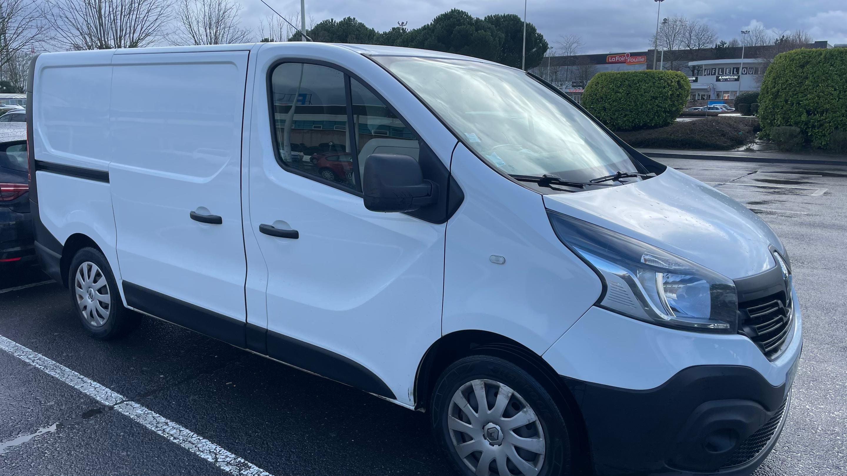 Renault TRAFIC III 2019 à Nice