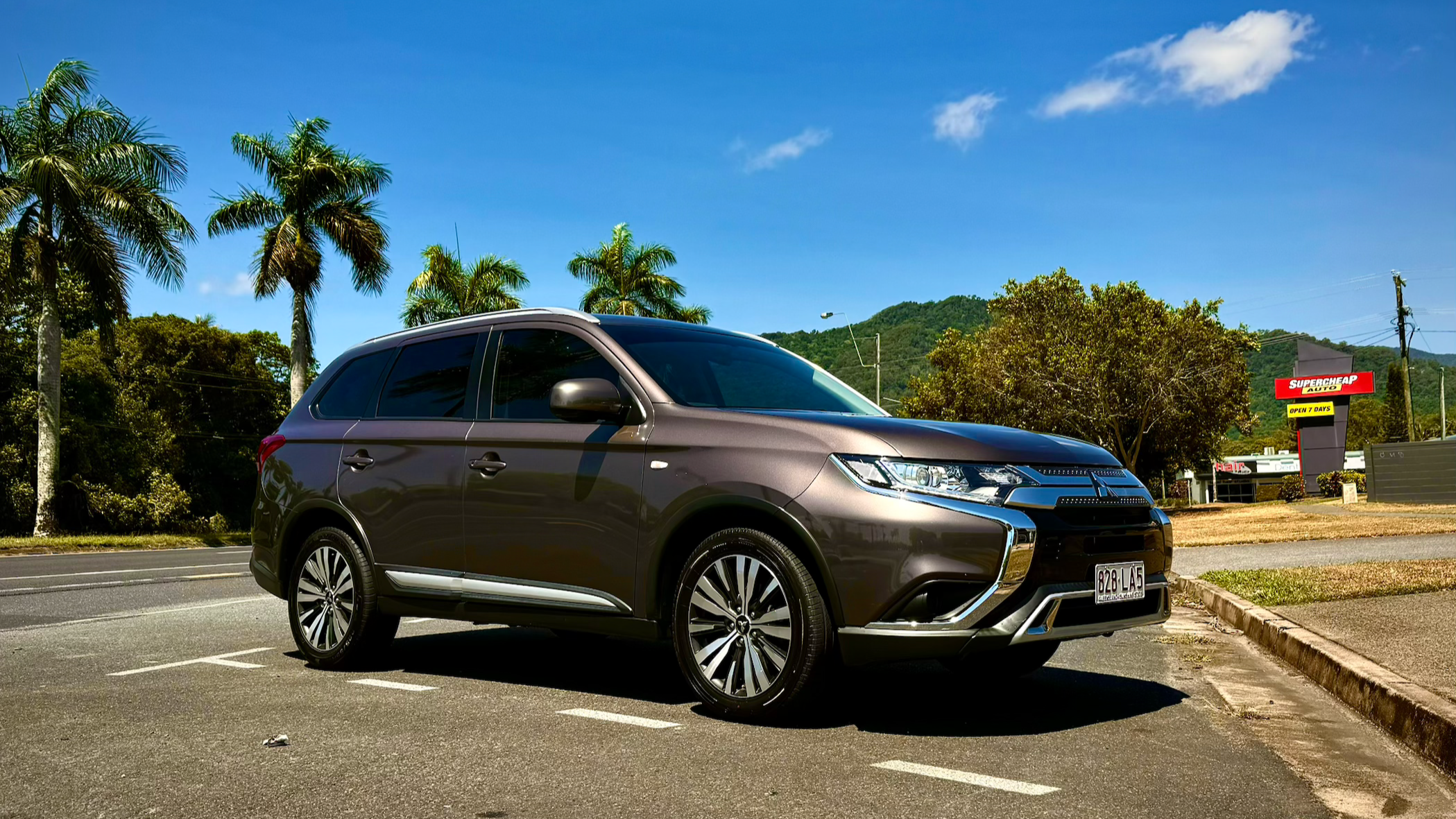 Mitsubishi OUTLANDER 2019 in Cairns City