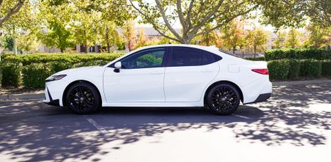 Toyota Camry Hybrid 2025