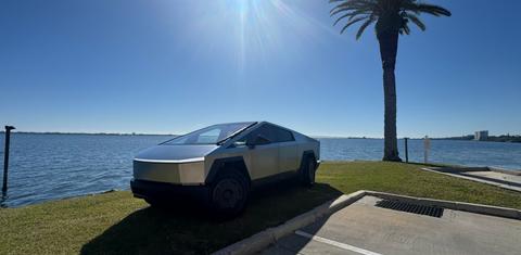 Tesla Cybertruck 2026