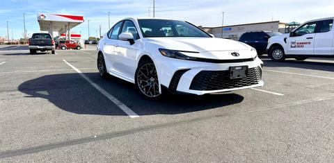 Toyota Camry Hybrid 2026