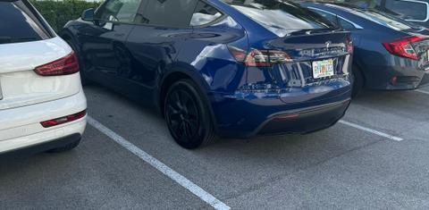 Tesla Model Y 2024