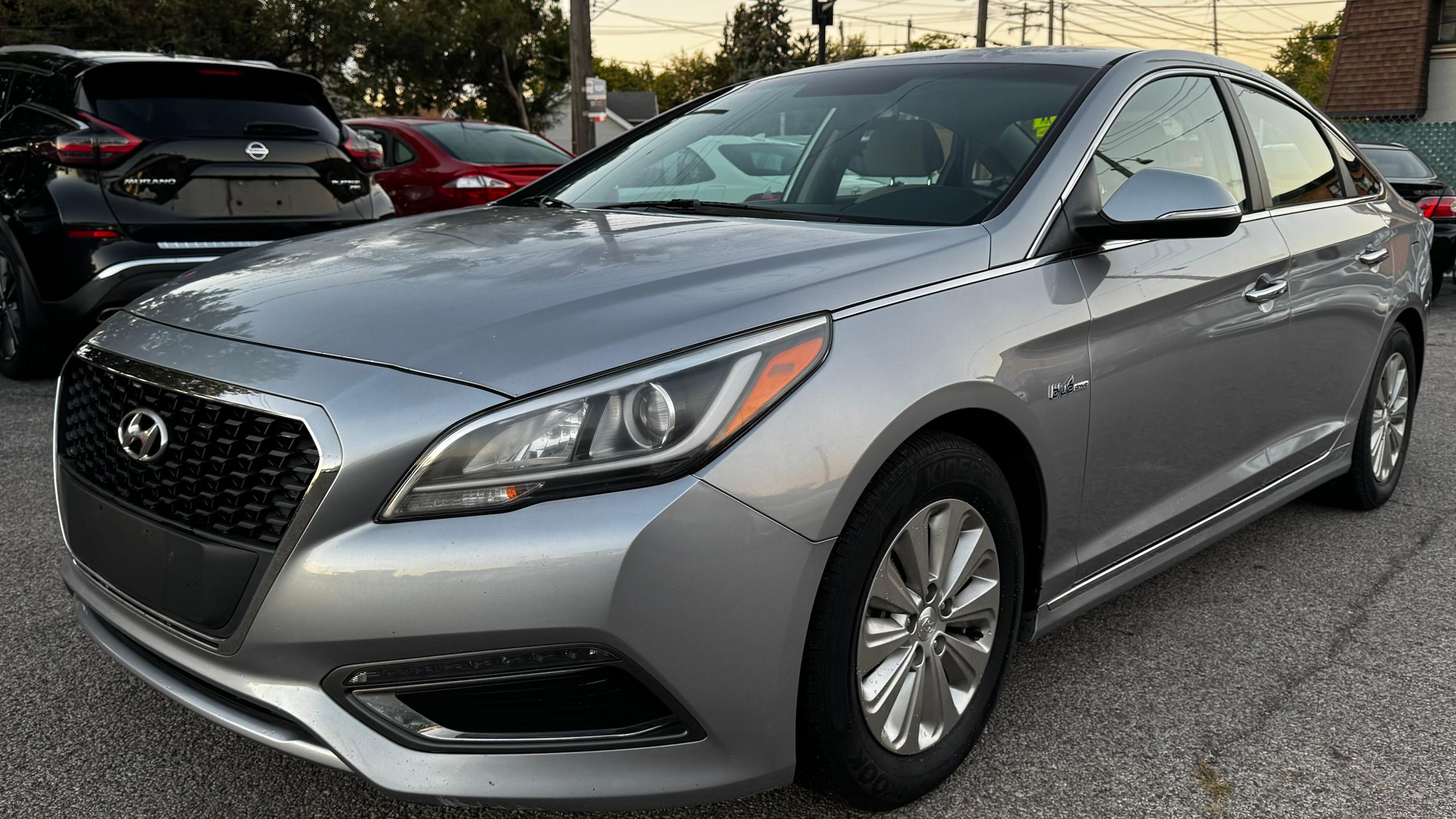 Hyundai Sonata Hybrid 2016 — Car rental alternative in Cleveland, OH