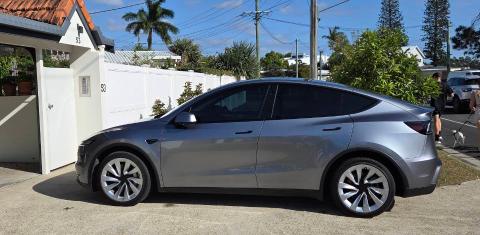 Tesla MODEL Y 2025