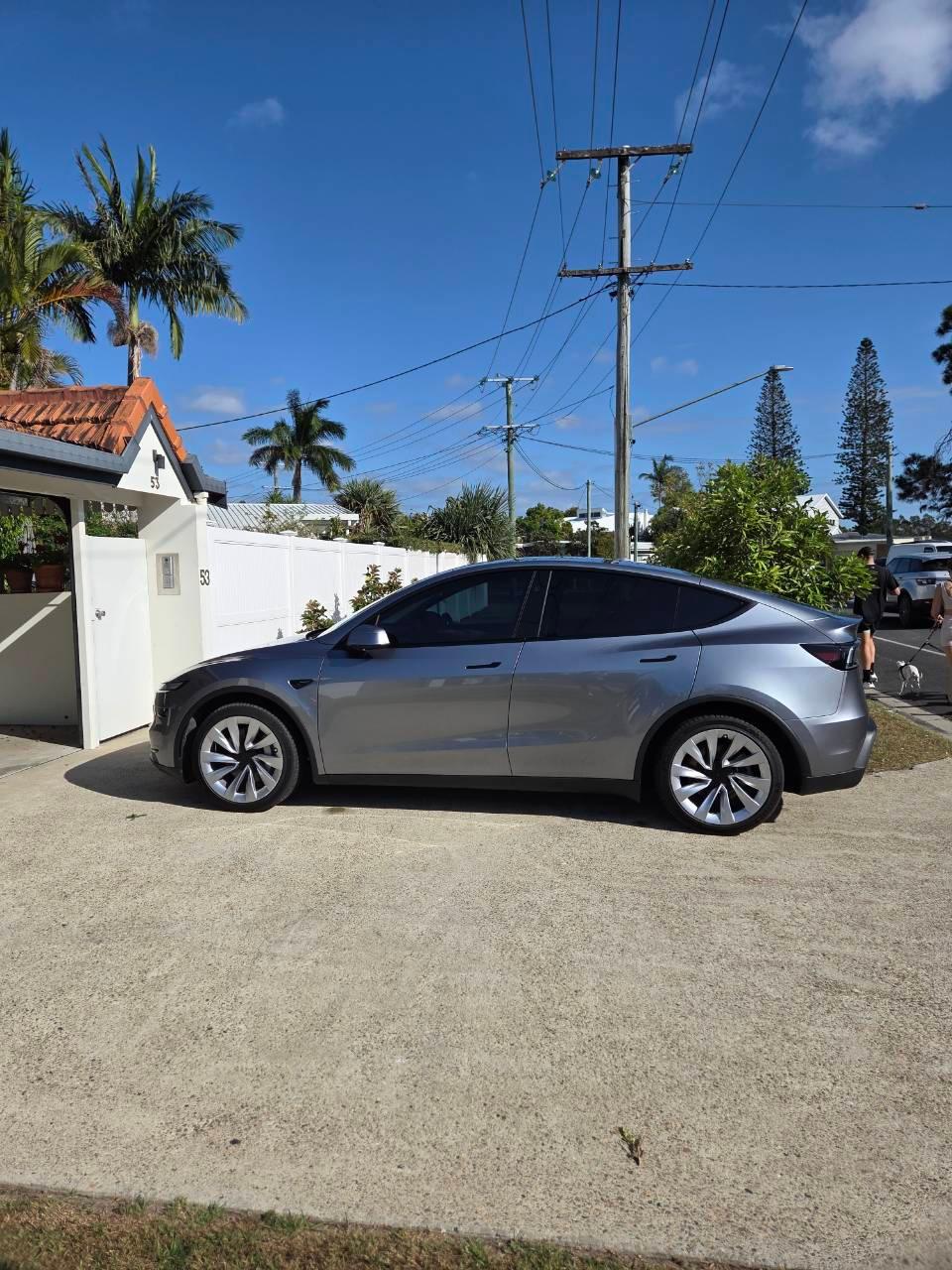 Tesla MODEL Y 2025 in Mermaid Waters