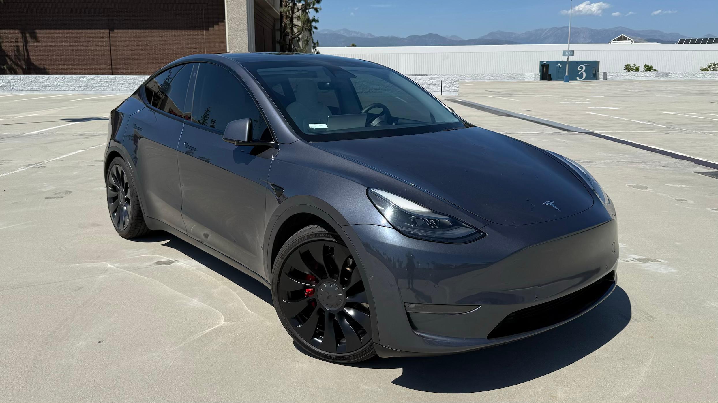 Tesla Model Y 2022 in Pomona, CA