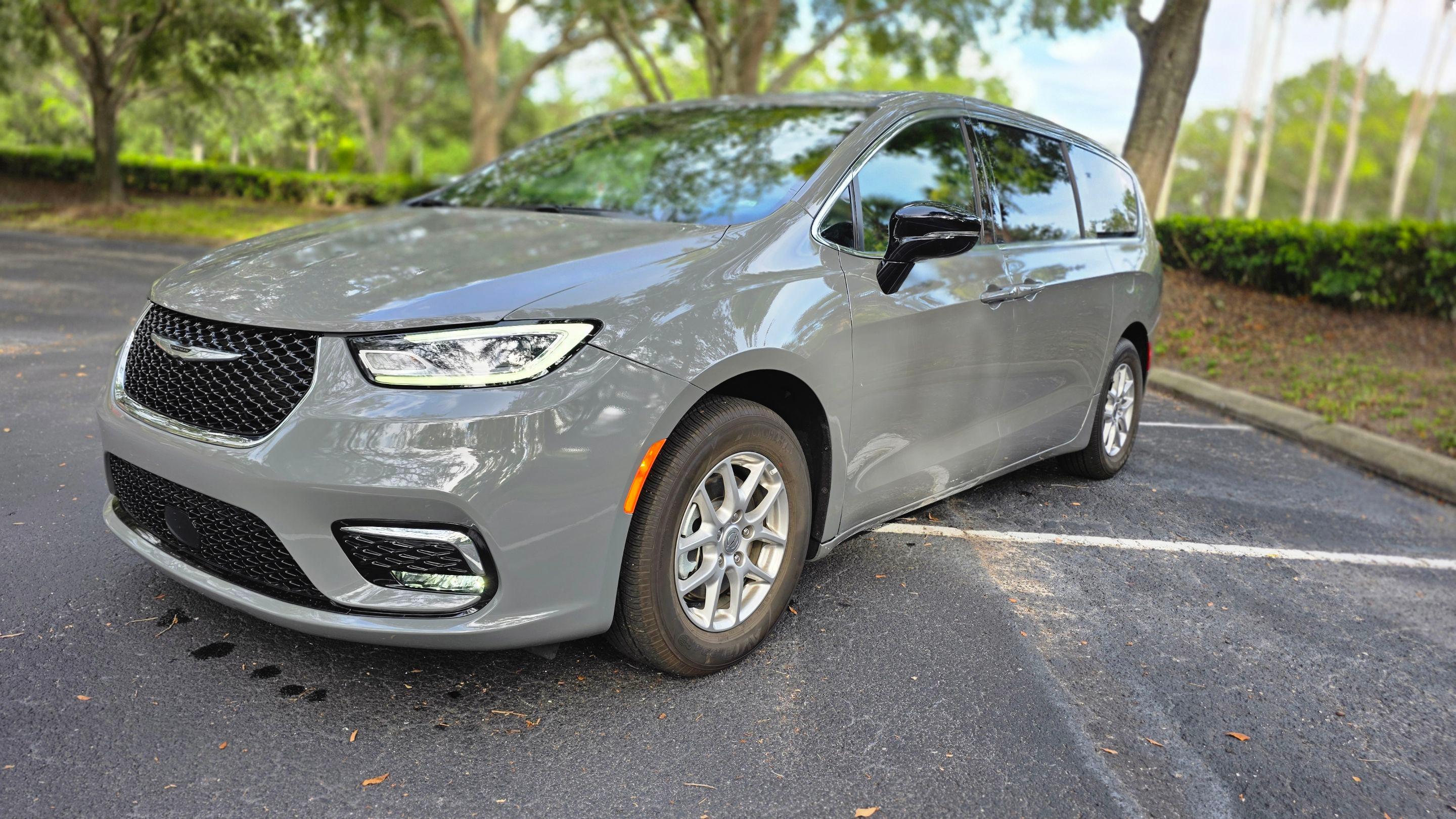Chrysler Pacifica 2025 in Tampa, FL
