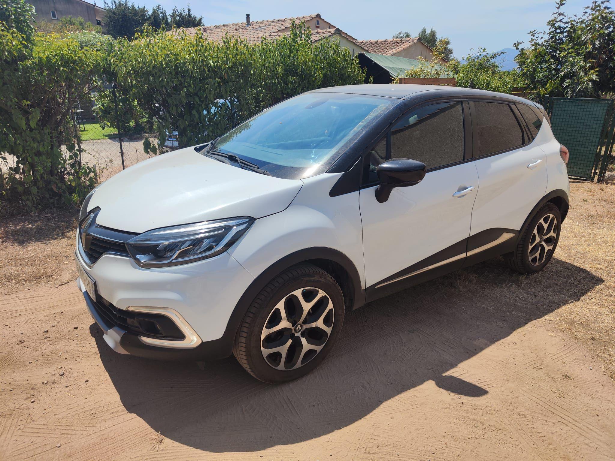 Renault CAPTUR 2017 à Peri