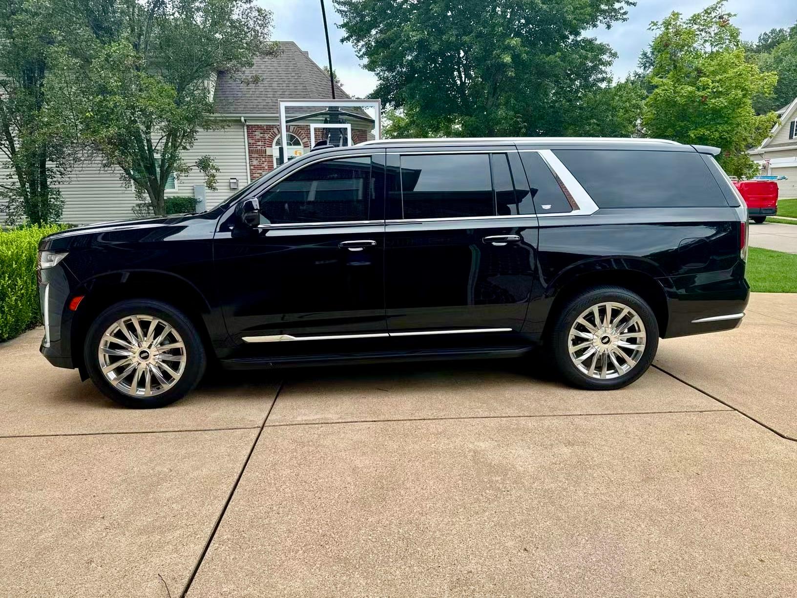 Cadillac Escalade ESV 2022 in 
