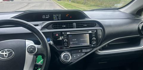 Toyota Prius c 2017