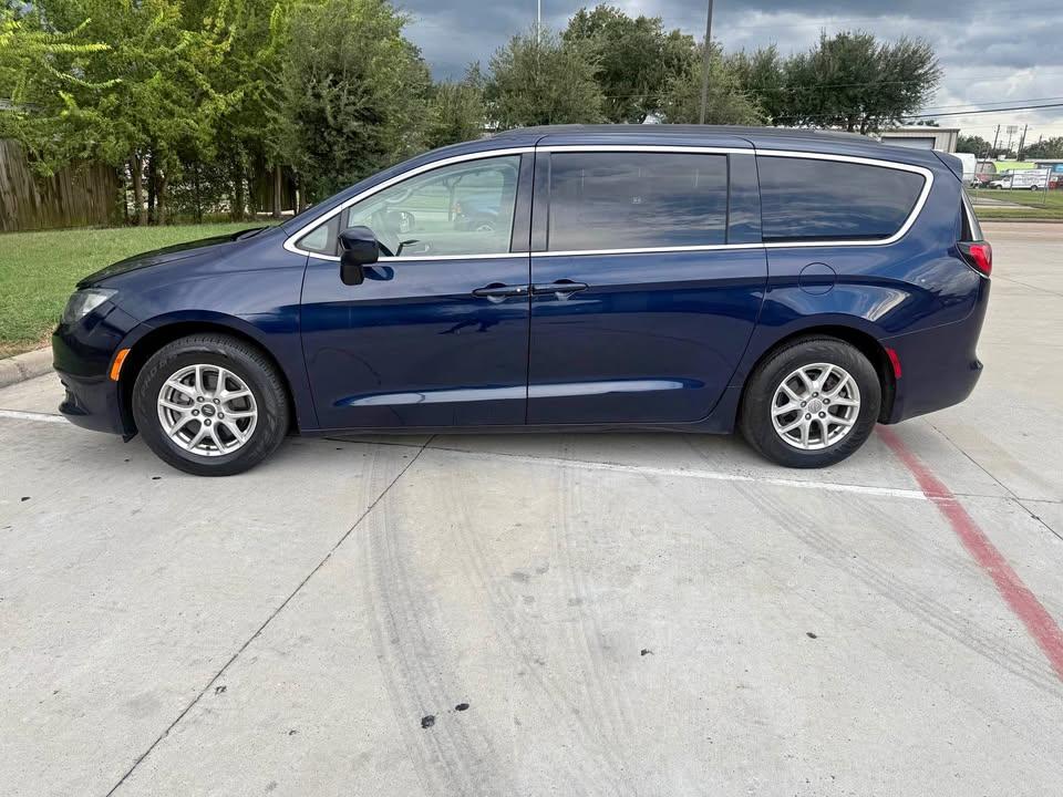 Chrysler Voyager 2020 in Tomball, TX
