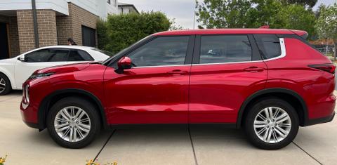 Mitsubishi OUTLANDER 2024