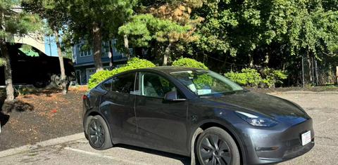 Tesla Model Y 2025