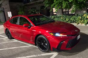 Toyota Camry Hybrid 2025 in Toronto