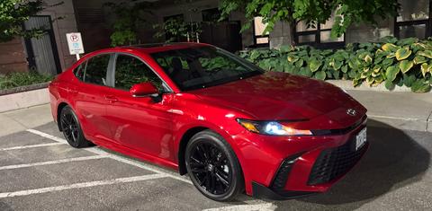 Toyota Camry Hybrid 2025