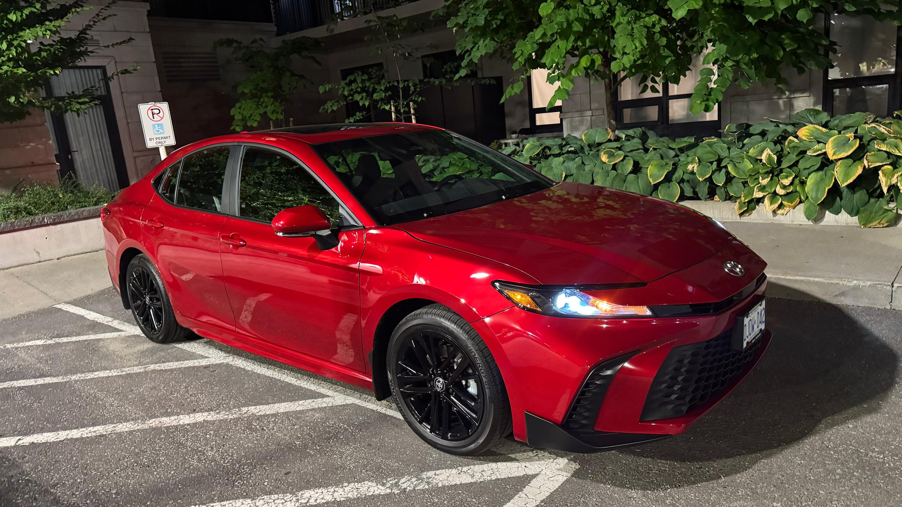 Toyota Camry Hybrid 2025 in Toronto, ON