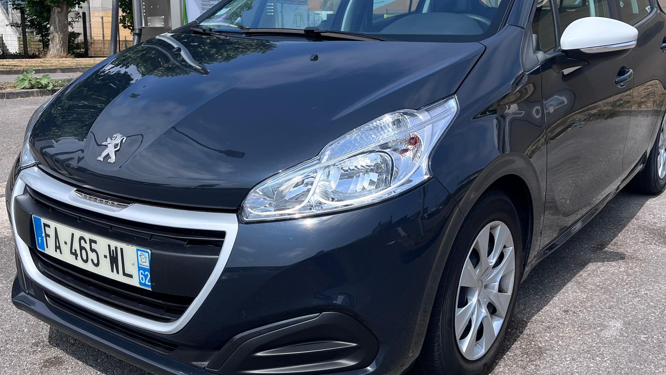 Peugeot 208 2018 à Calais