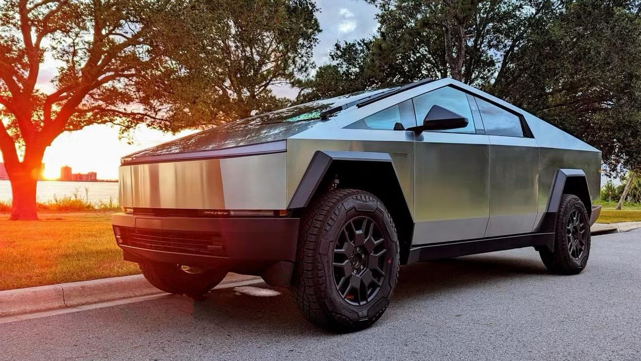 Tesla Cybertruck 2025 in 