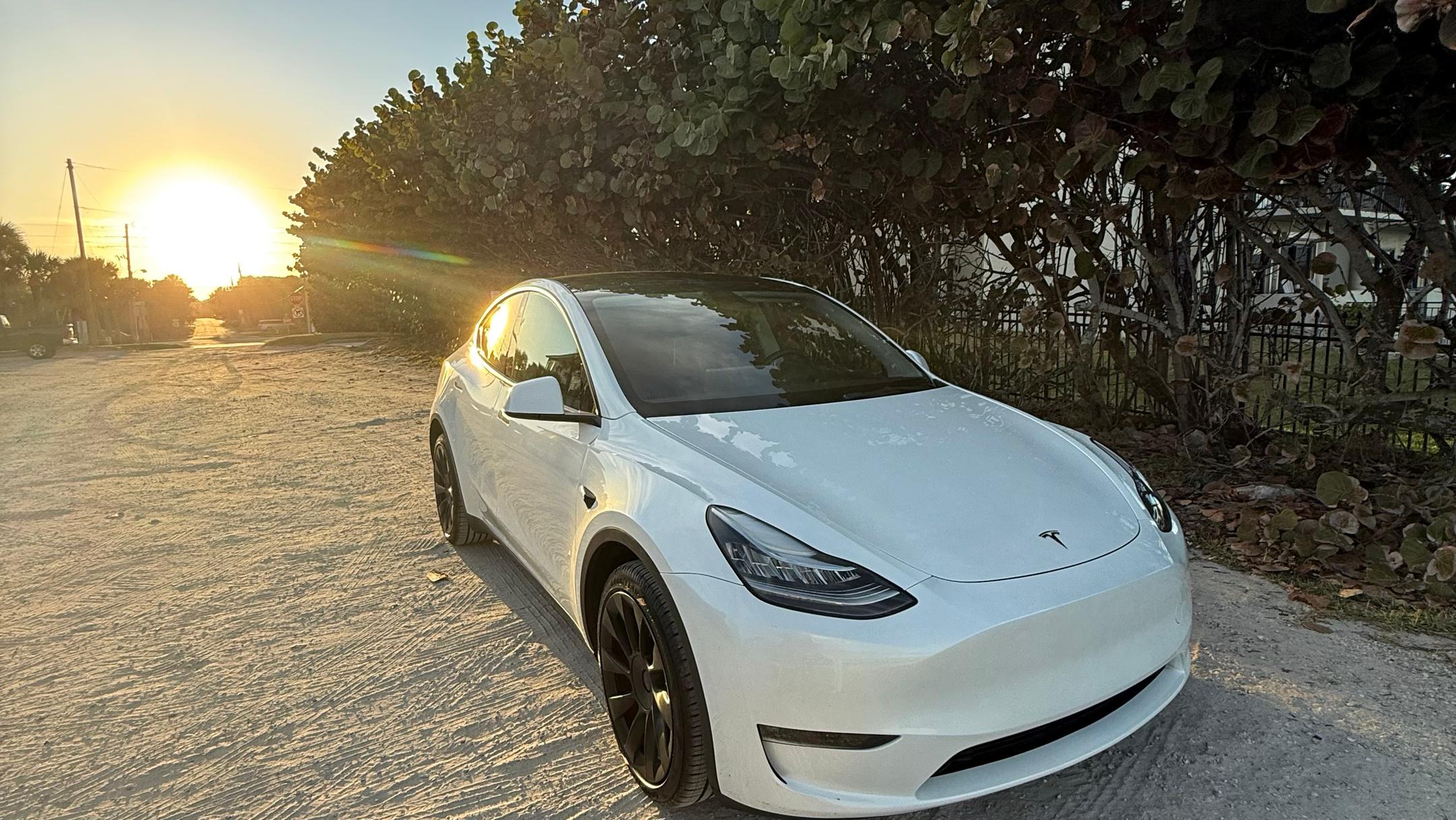 Tesla Model Y 2023 in Daytona Beach, FL