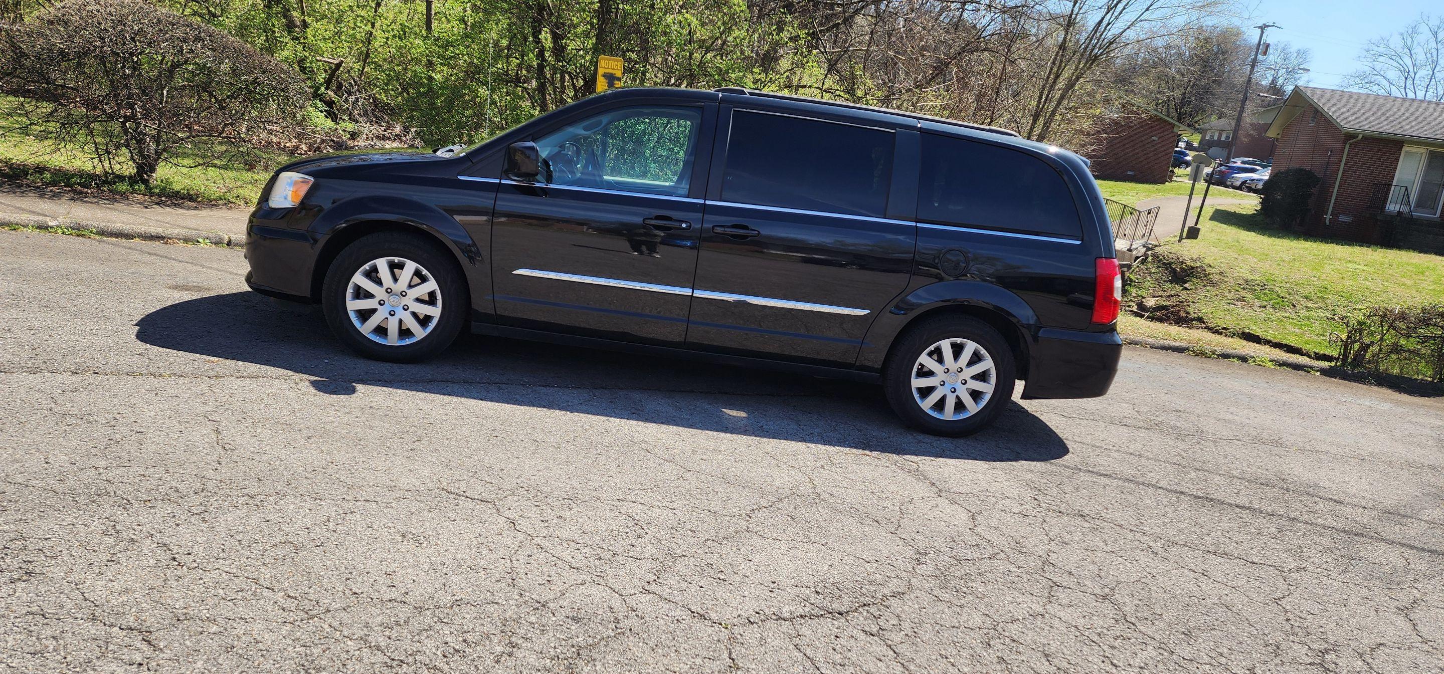 Chrysler Town & Country 2015 in Nashville, TN