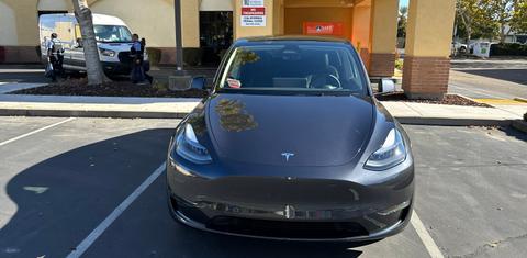 Tesla Model Y 2025
