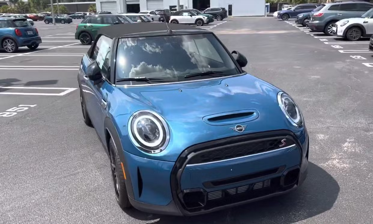 MINI Convertible 2024 in 