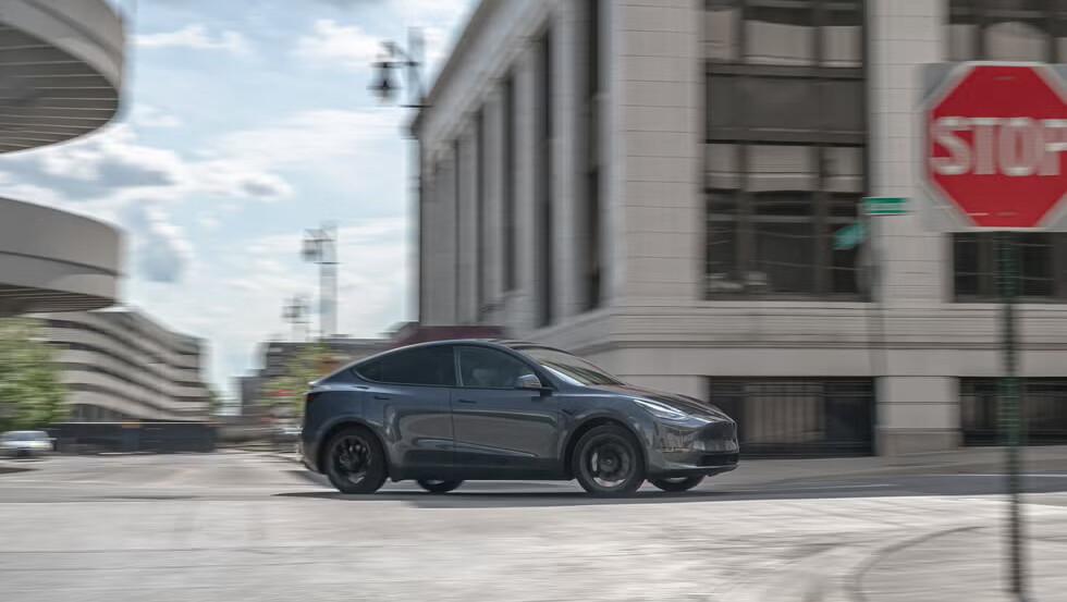 Tesla Model Y 2025 in Savannah, GA