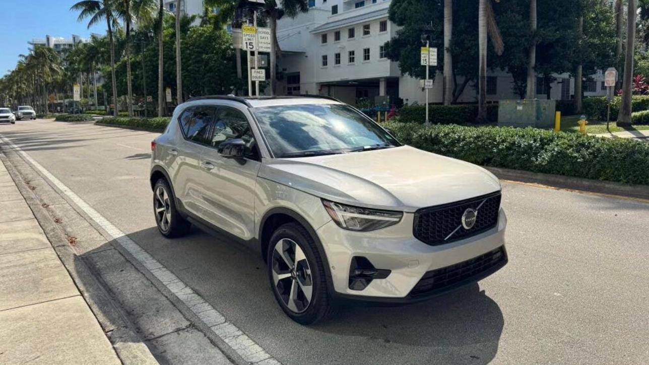 Volvo XC40 2024 in 
