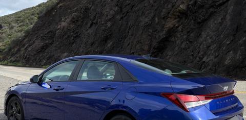 Hyundai Elantra 2022