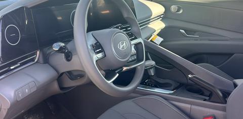 Hyundai Elantra 2024