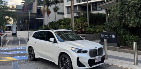 BMW iX1 2024