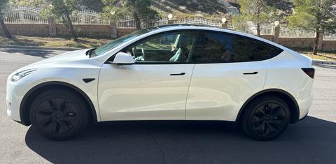 Tesla Model Y 2025