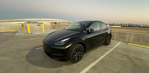 Tesla Model Y 2025