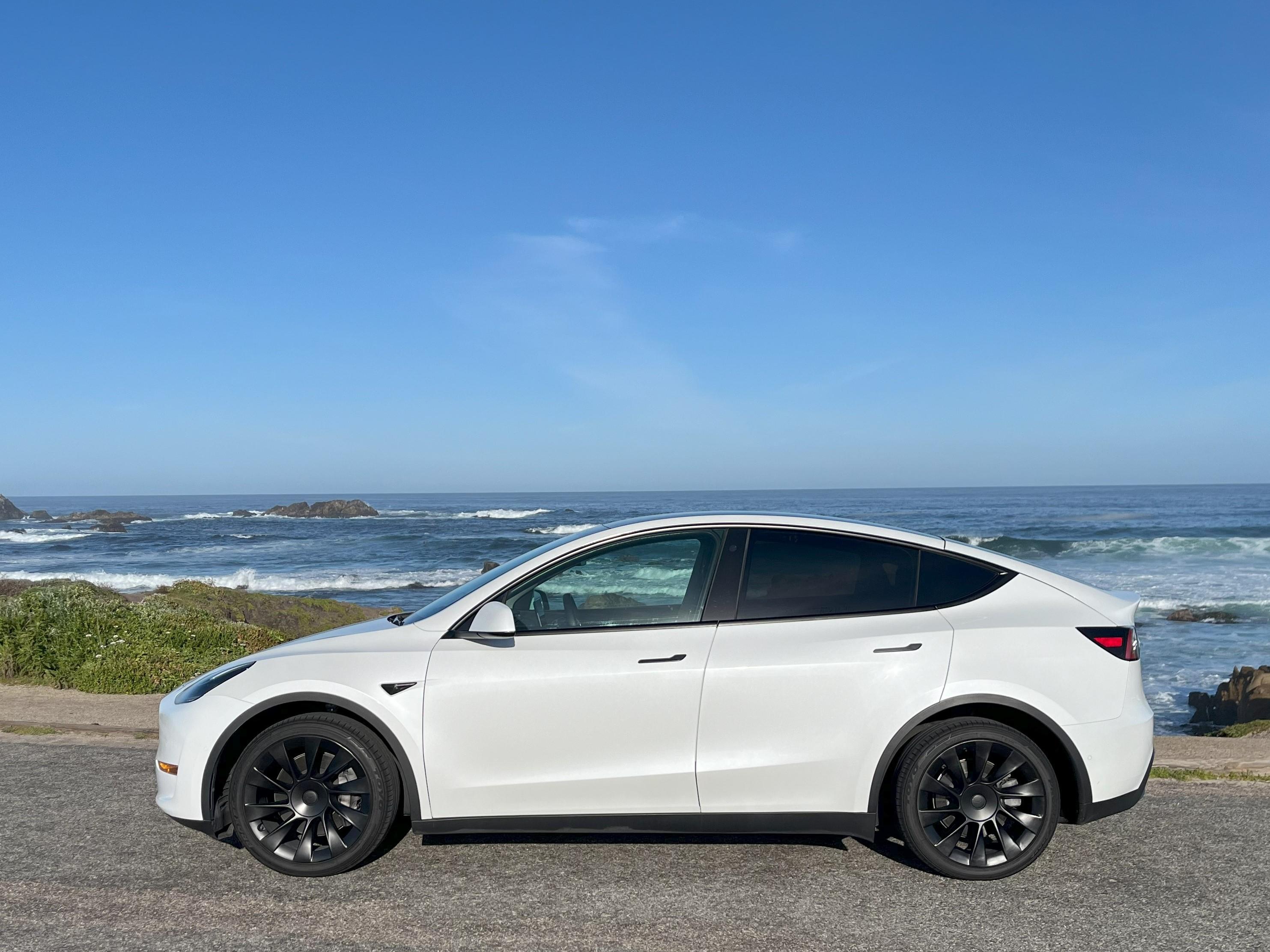 Tesla Model Y 2022 in Del Monte Forest, CA