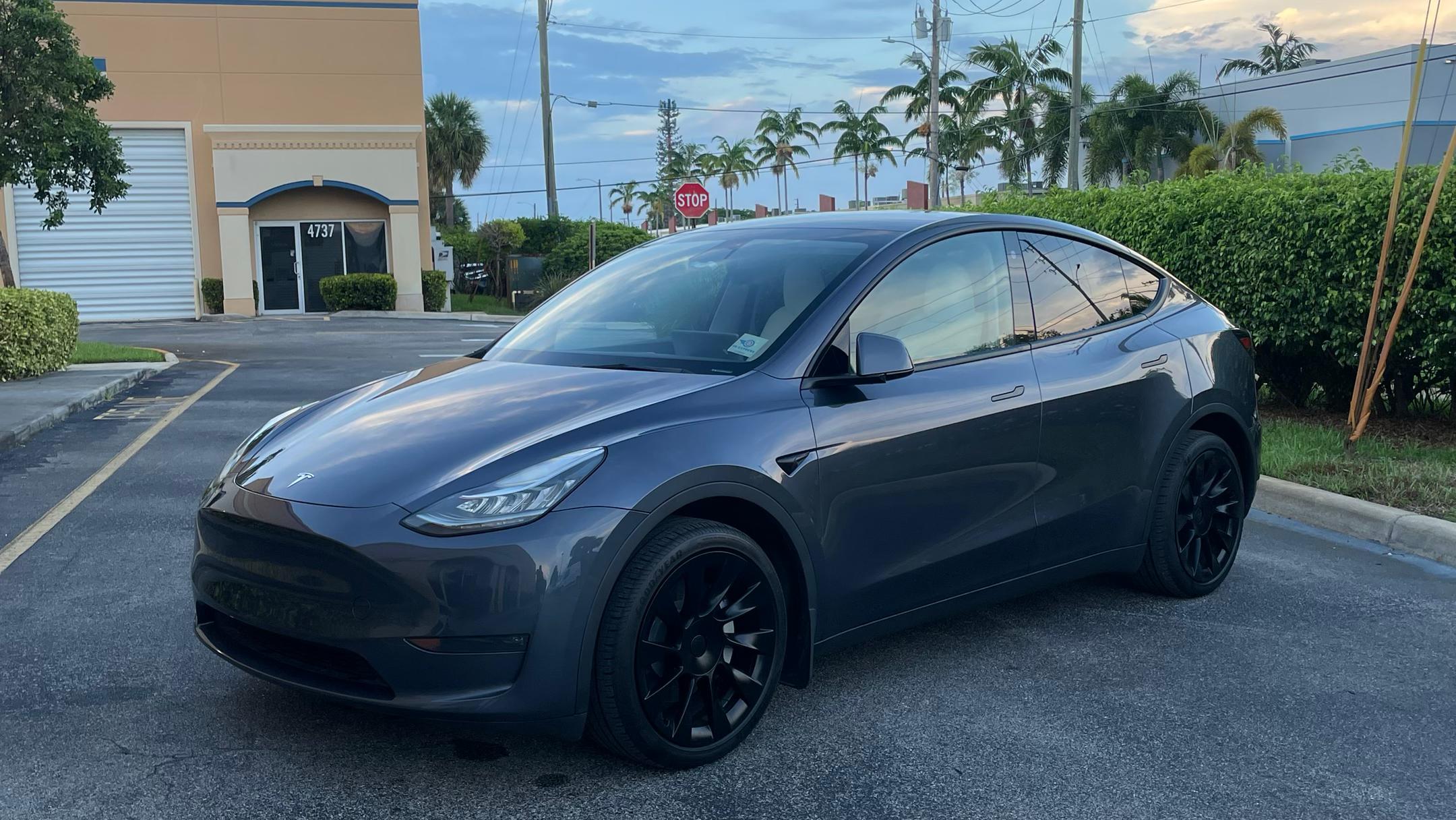 Tesla Model Y 2023 in Oakland Park, FL