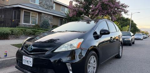 Toyota Prius v 2014