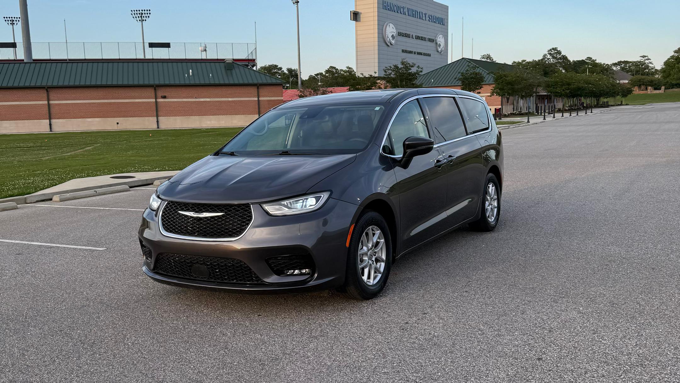 Chrysler Pacifica 2023 in Atlanta, GA
