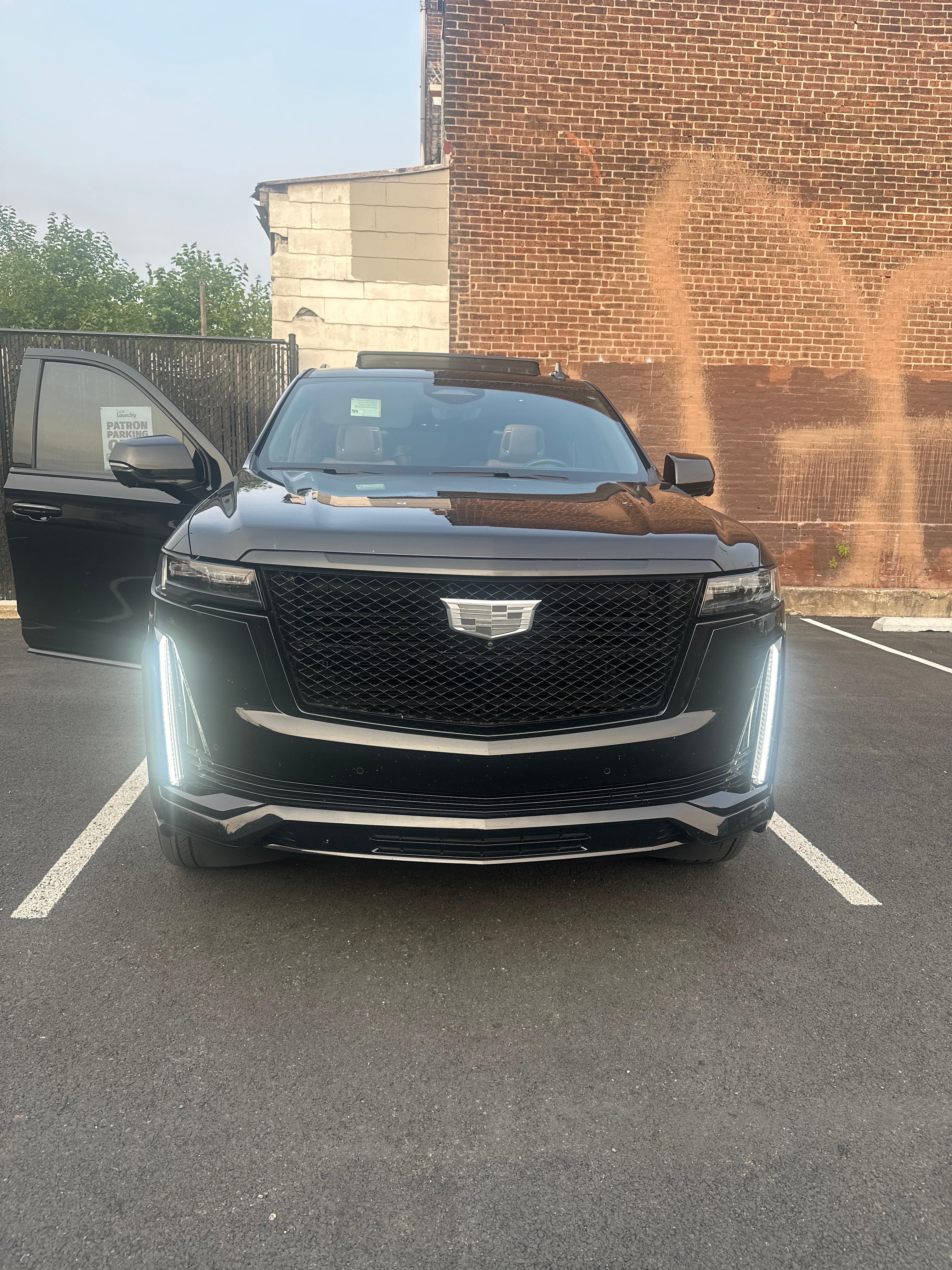 Cadillac Escalade ESV 2021 in 