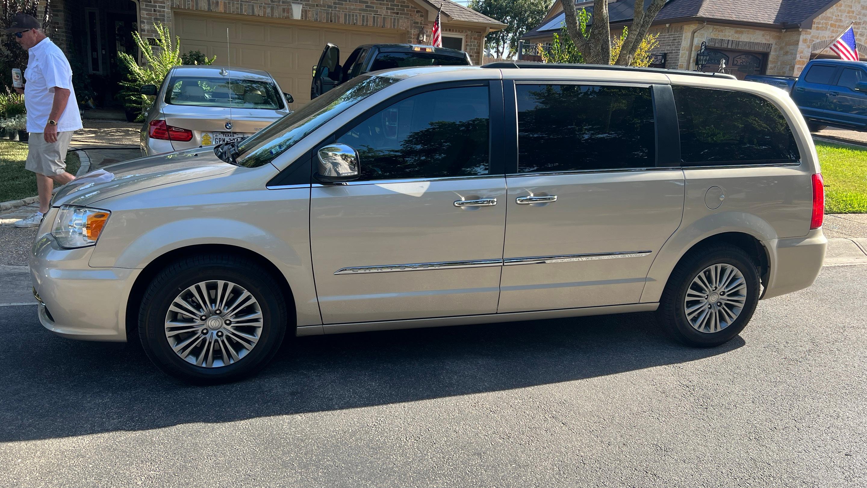 Chrysler Town & Country 2014 in San Antonio, TX